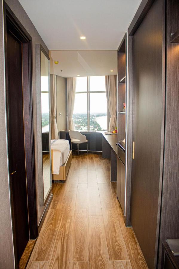Diamond Stars Ben Tre Hotel Bagian luar foto A room at the hotel