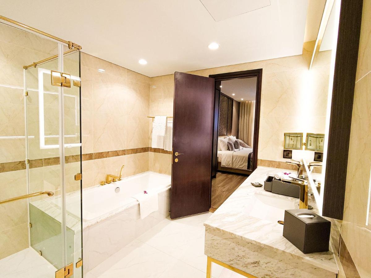 Diamond Stars Ben Tre Hotel Bagian luar foto Bathroom