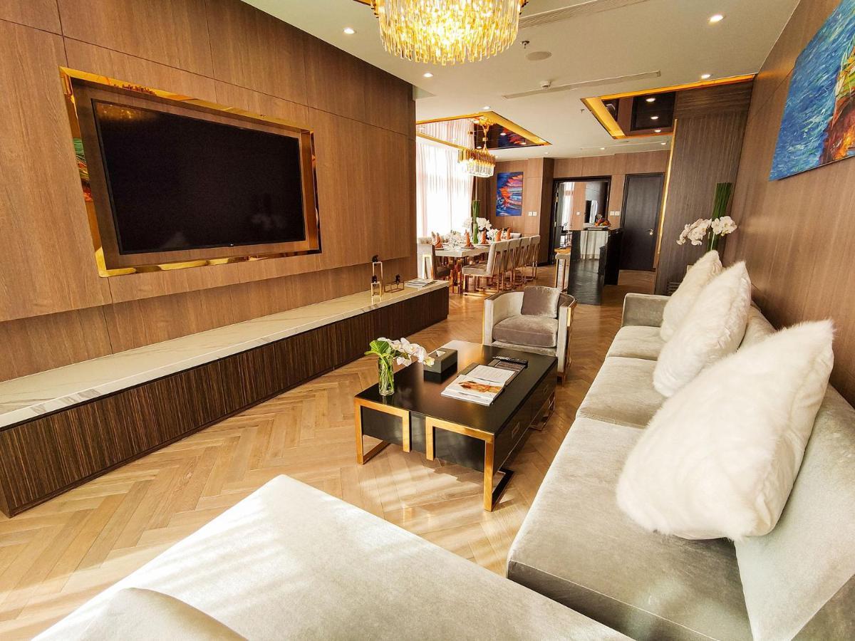 Diamond Stars Ben Tre Hotel Bagian luar foto The interior of the lounge