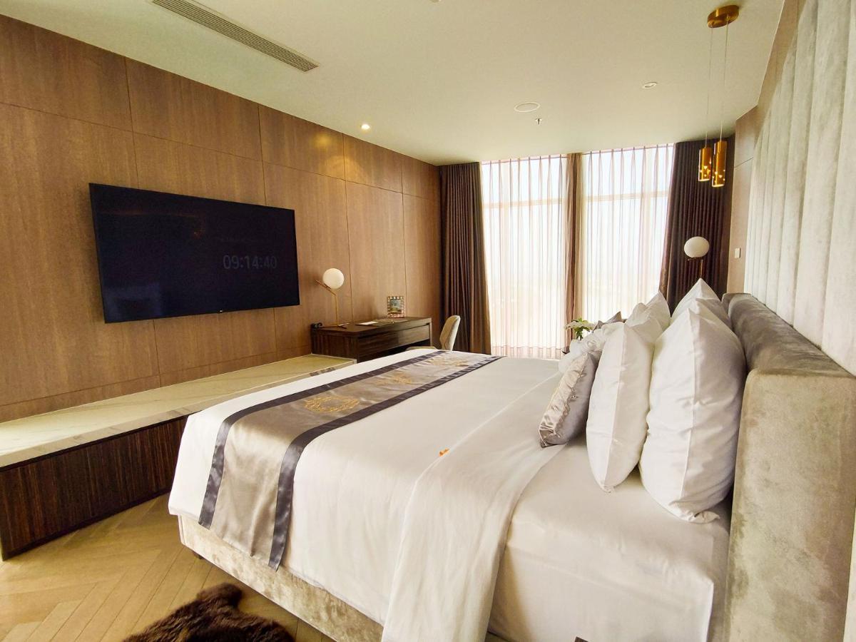 Diamond Stars Ben Tre Hotel Bagian luar foto A bedroom at the hotel