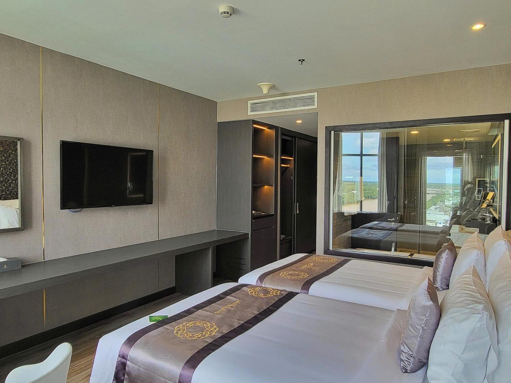 Diamond Stars Ben Tre Hotel Bagian luar foto Deluxe Room